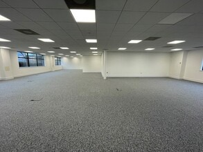 Dyce Dr, Dyce for lease Interior Photo- Image 2 of 2