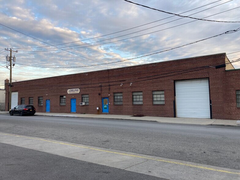 18 Chasner St, Hempstead, NY for sale - Primary Photo - Image 1 of 1