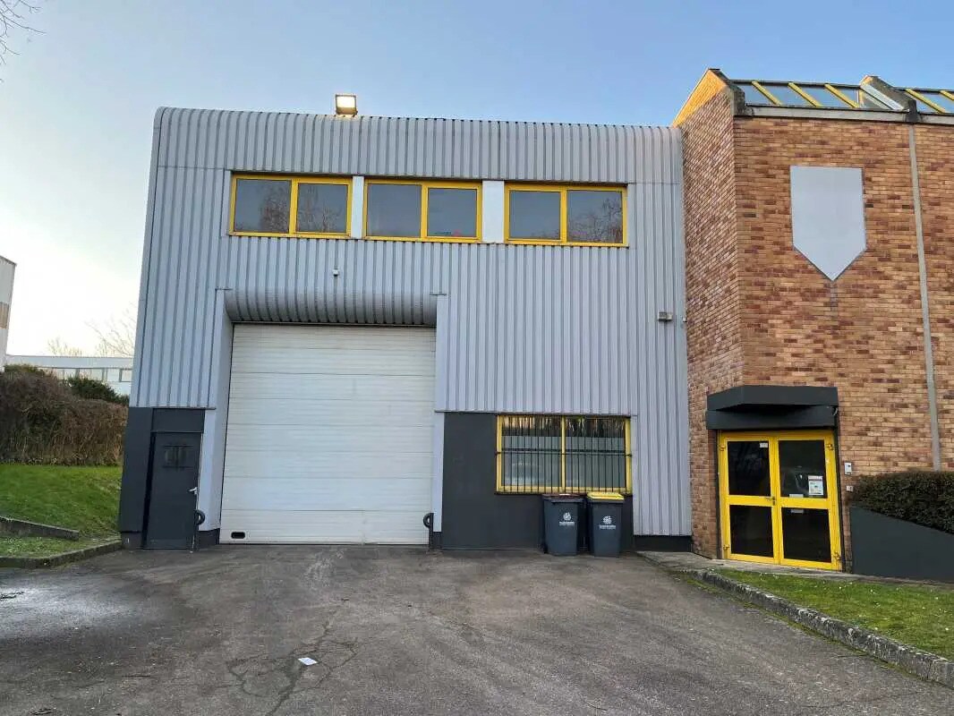 240 Rue Helene Boucher, Buc for lease Building Photo- Image 1 of 3