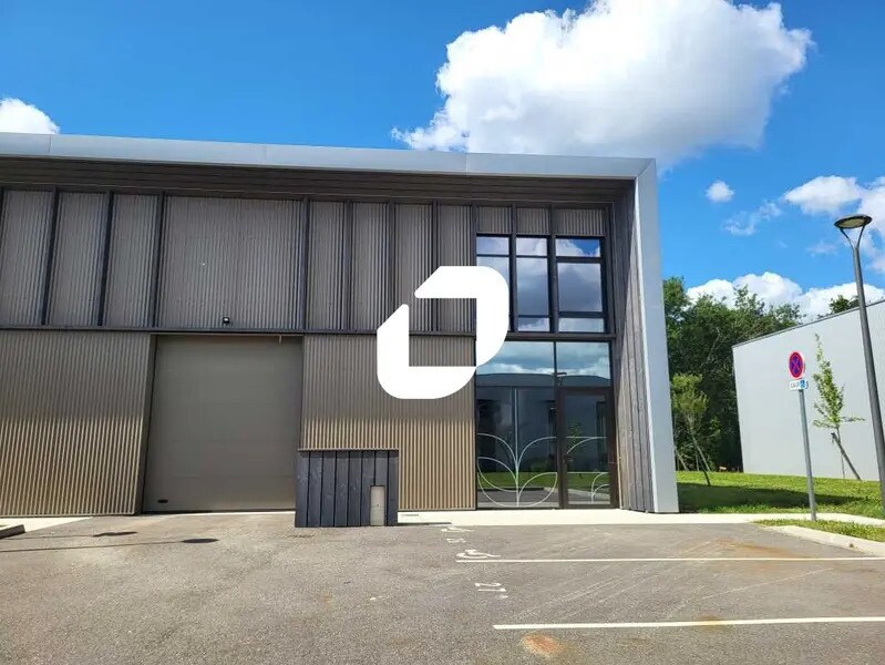 Location Local d'activités 352 m² - Photo 1