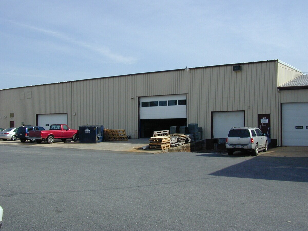 7480 W Main St, Reinholds, PA 17569