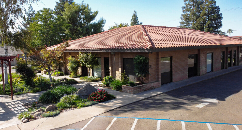 180 W Bullard Ave, Clovis, CA for lease - Building Photo - Image 1 of 5