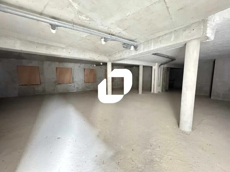 Office in Vanves for lease - Building Photo - Image 2 of 9