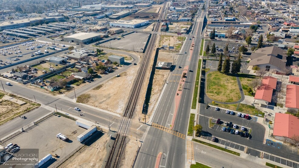401 E Truxtun Ave, Bakersfield, CA for sale - Primary Photo - Image 1 of 5