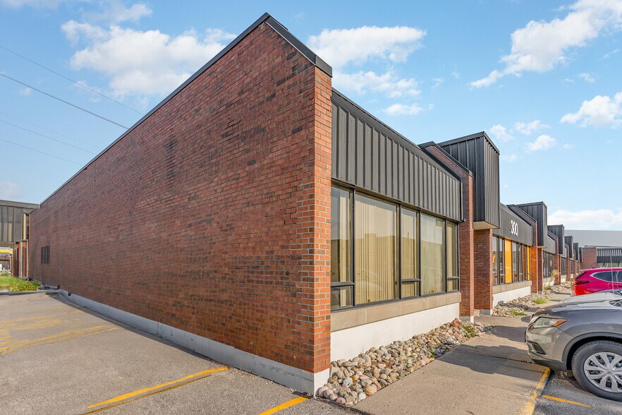 330 Esna Park Dr, Markham, ON for sale - Building Photo - Image 2 of 7