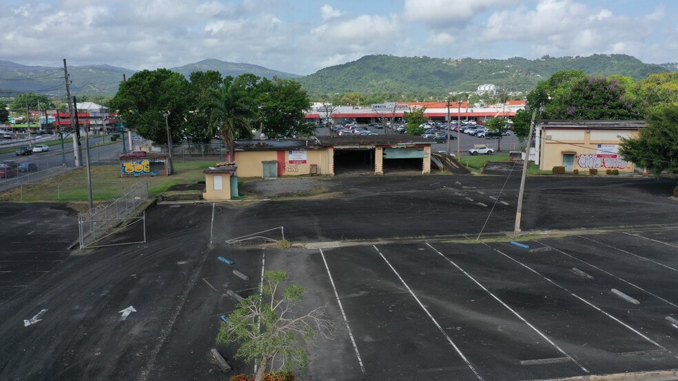 Retail in Caguas for sale - Building Photo - Image 3 of 11
