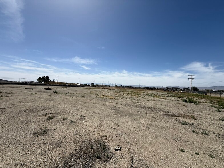45711 Division St, Lancaster, CA for lease - Primary Photo - Image 1 of 16