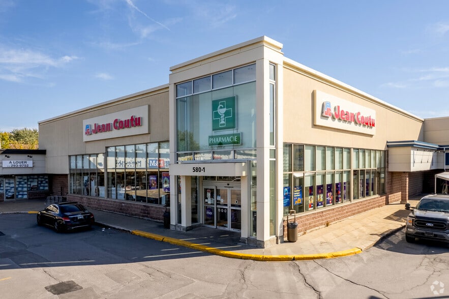 550-580 Boul Curé-Labelle, Laval, QC for lease - Building Photo - Image 2 of 6