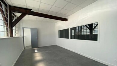 Industrial in Villeneuve-Saint-Georges for lease Building Photo- Image 1 of 4