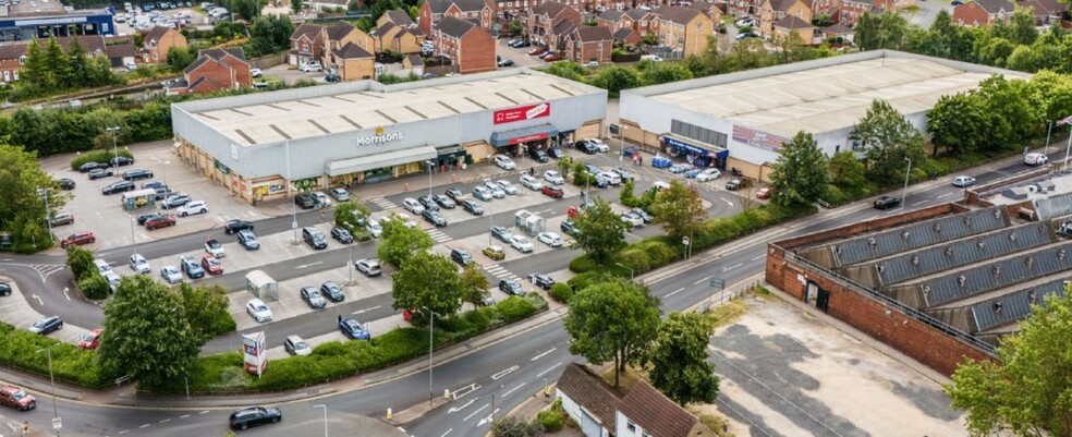 Castleford Retail Park portfolio of 2 properties for sale on LoopNet.com - Primary Photo - Image 1 of 1