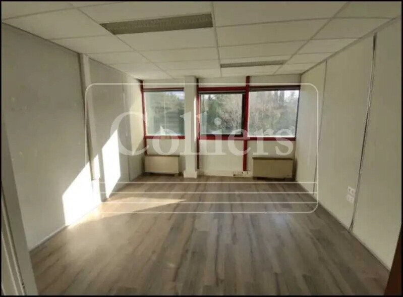 Office in Meyreuil for lease - Interior Photo - Image 2 of 5