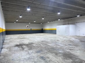 350-382 NE 191st St, Miami, FL for lease Interior Photo- Image 1 of 1