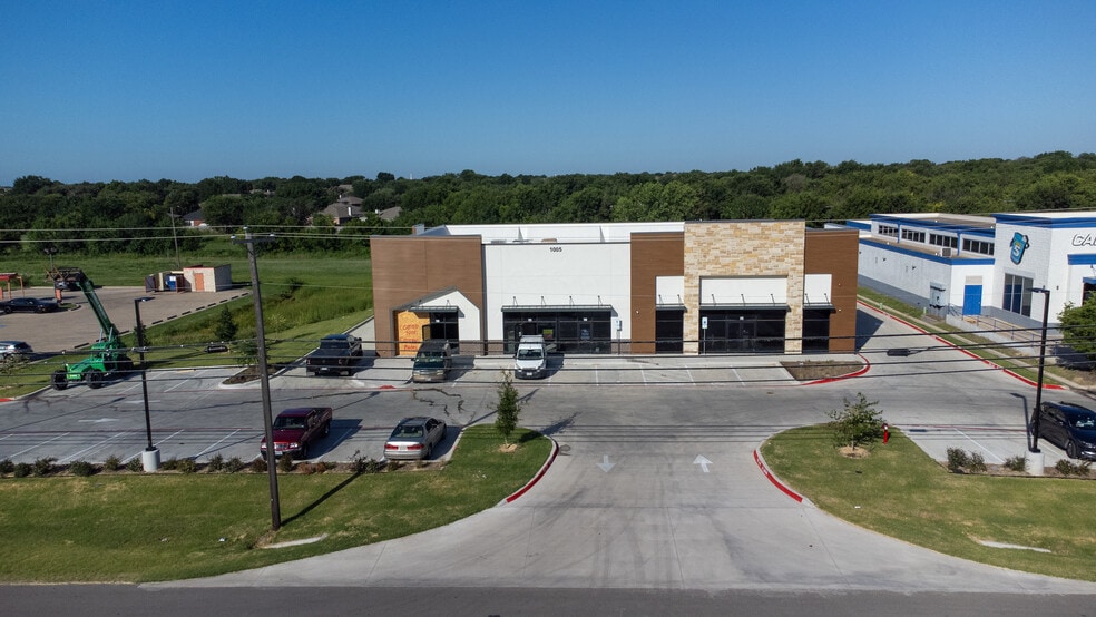 1005 N Saginaw Blvd, Saginaw, TX for lease - Building Photo - Image 2 of 6
