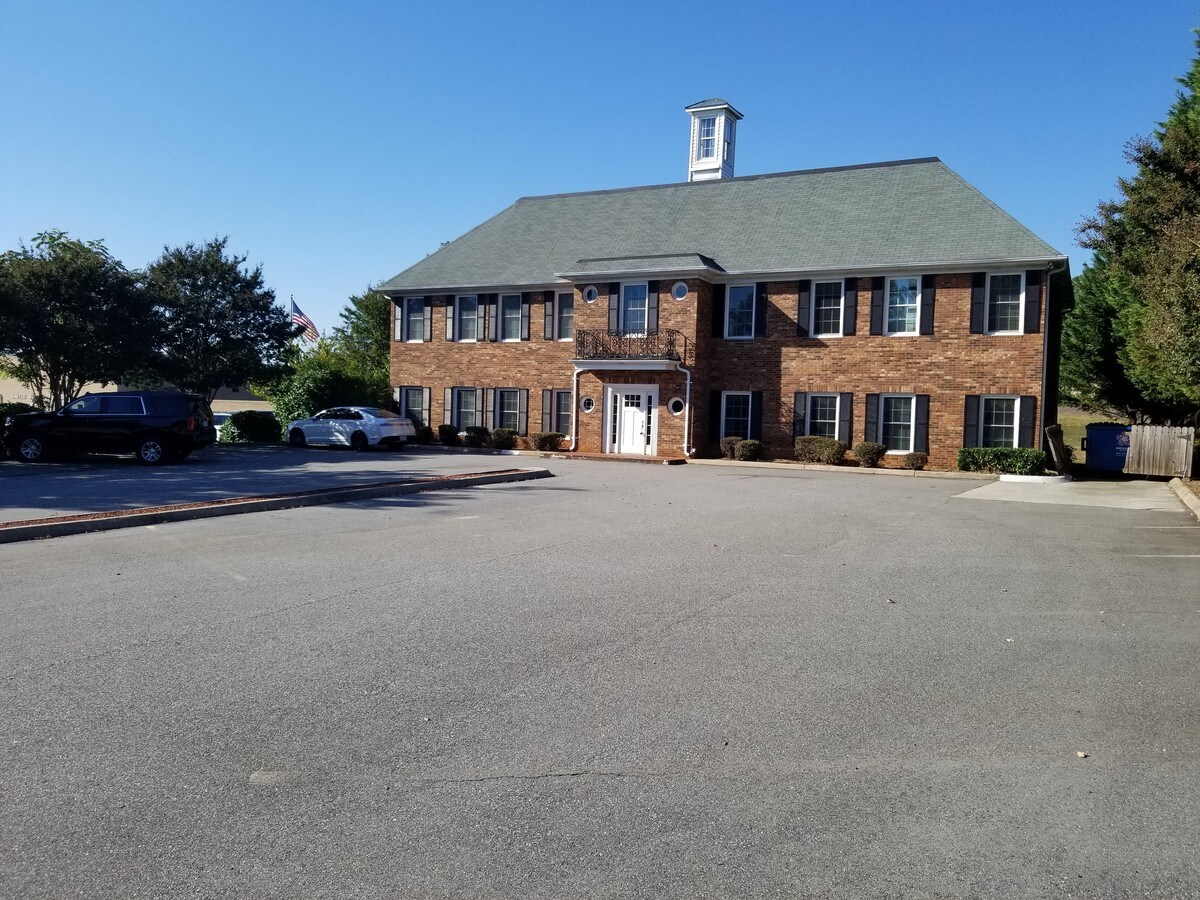 3325 Healy Dr, WinstonSalem, NC 27103