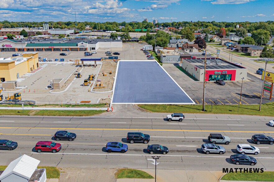50 N Groesbeck Hwy, Mount Clemens, MI for lease - Building Photo - Image 1 of 4