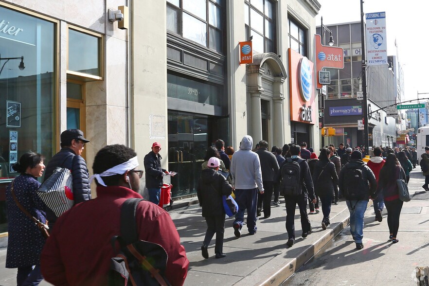 3915-3917 Main St, Flushing, NY for lease - Building Photo - Image 3 of 4