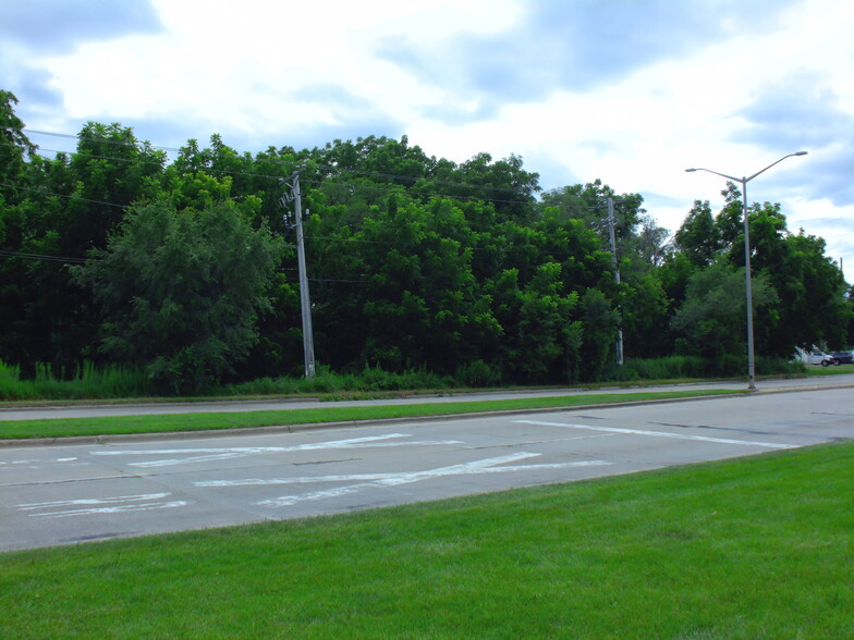 1600 Humes Rd, Janesville, WI for sale - Building Photo - Image 3 of 10