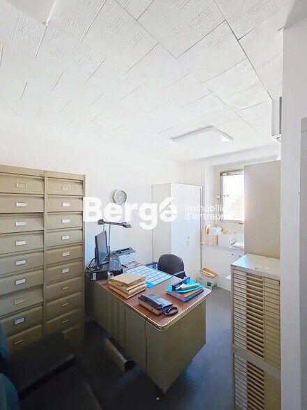 Office in Cannes for lease - Interior Photo - Image 3 of 4