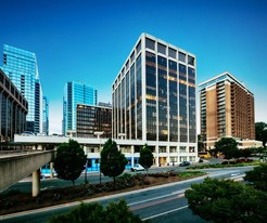 Rosslyn Gateway North - Convenience Store