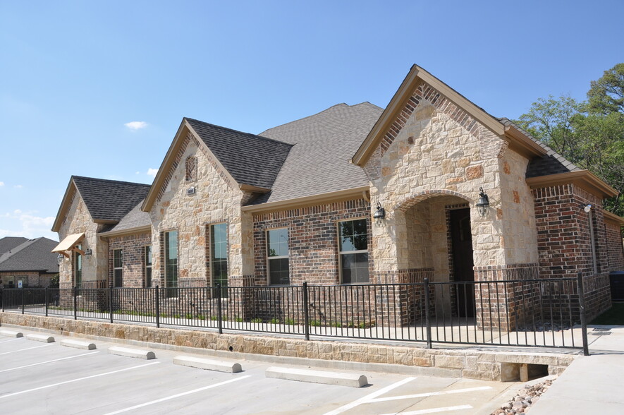 8609 Mid Cities Blvd, North Richland Hills, TX for lease - Building Photo - Image 2 of 8