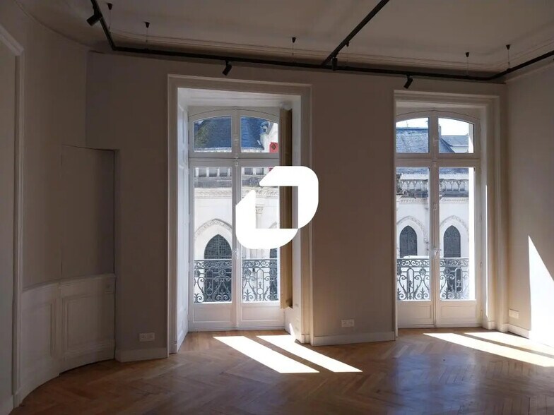 Office in Nantes for lease - Building Photo - Image 2 of 13