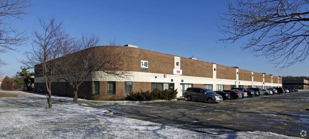 1-49 Trade Zone Ct, Ronkonkoma, NY for sale - Primary Photo - Image 1 of 1