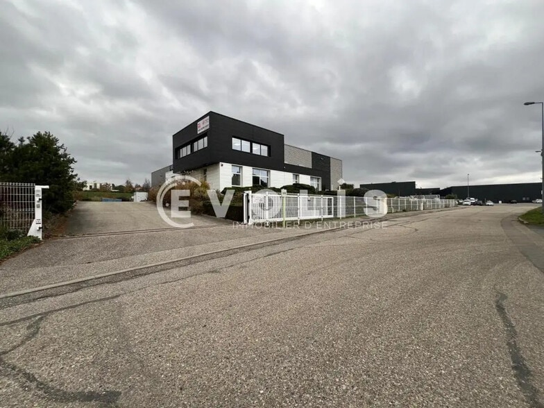 Flex in Taluyers for sale - Building Photo - Image 1 of 13