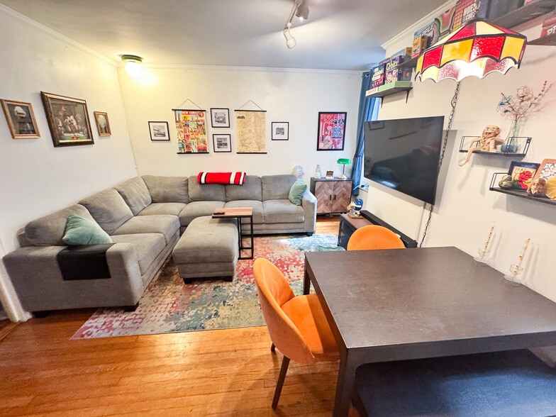 2811 Ditmars Blvd, Astoria, NY for sale - Building Photo - Image 3 of 11