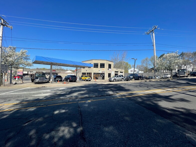 94 W Warwick Ave, West Warwick, RI for lease - Primary Photo - Image 1 of 8