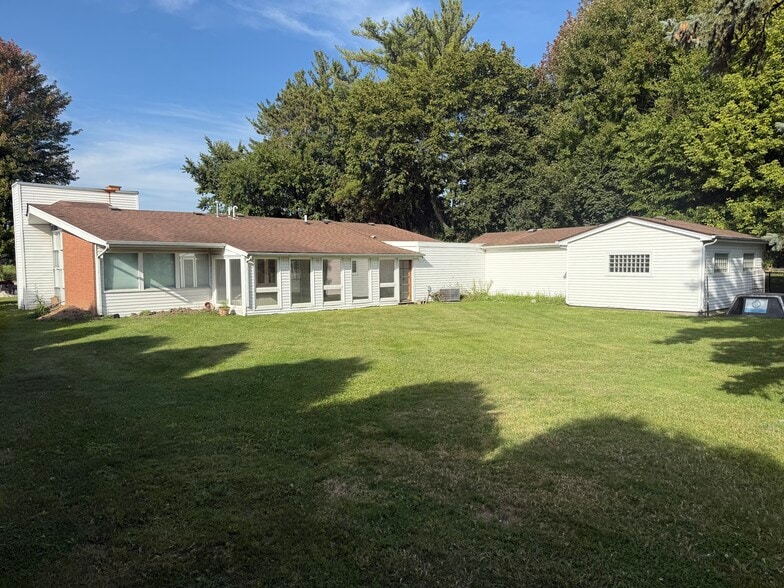 806 Penny Ave, East Dundee, IL for lease - Building Photo - Image 2 of 20