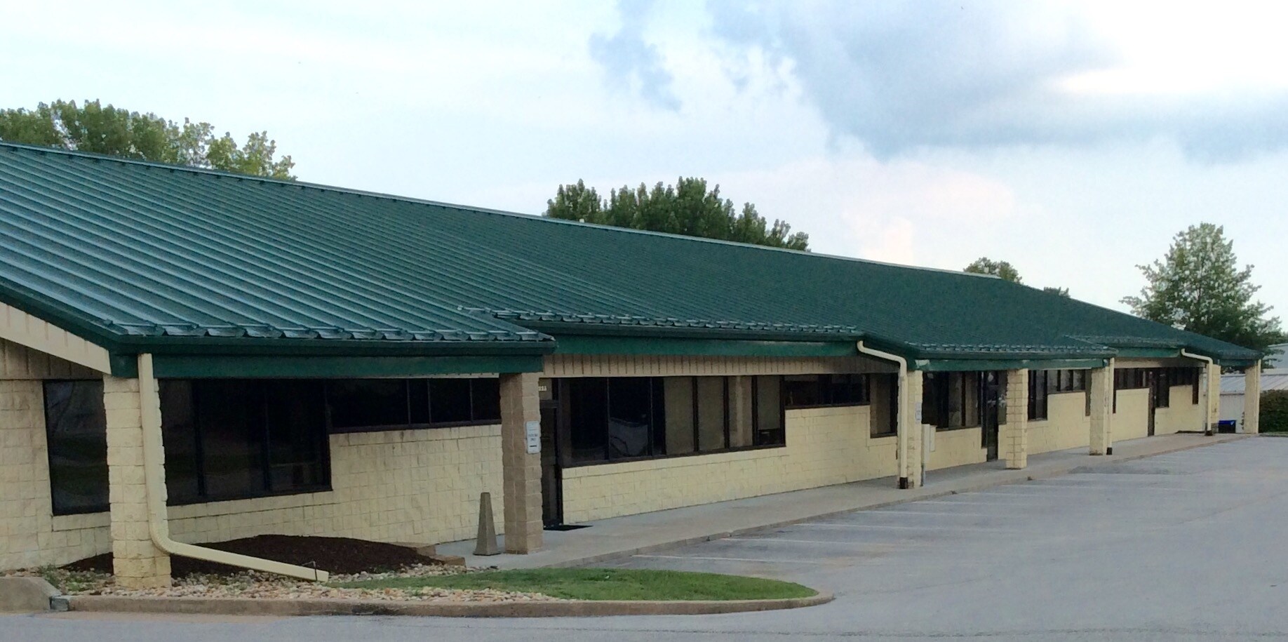 5217-5225 Grand Ave, Davenport, IA for sale Building Photo- Image 1 of 1