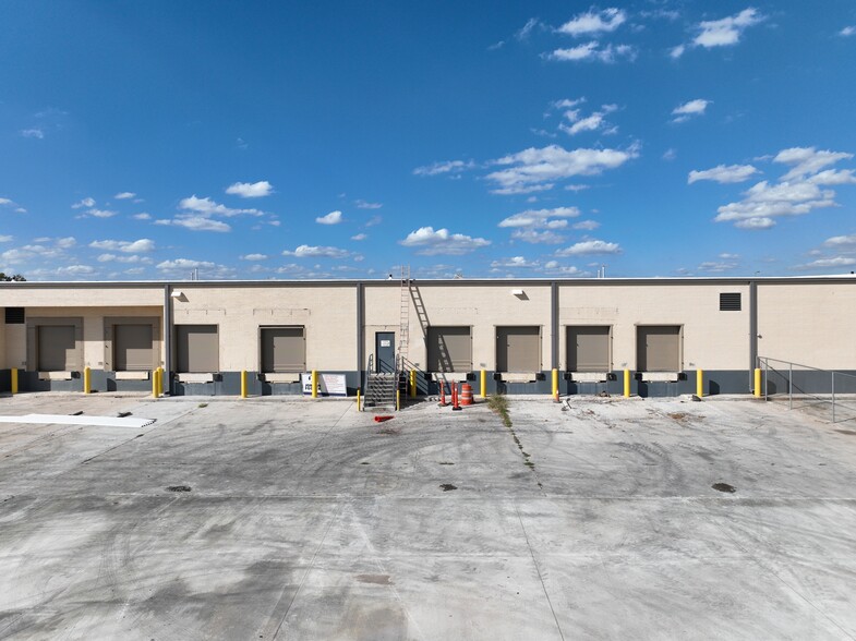 5827 W Us Highway 90, San Antonio, TX for lease - Building Photo - Image 3 of 7