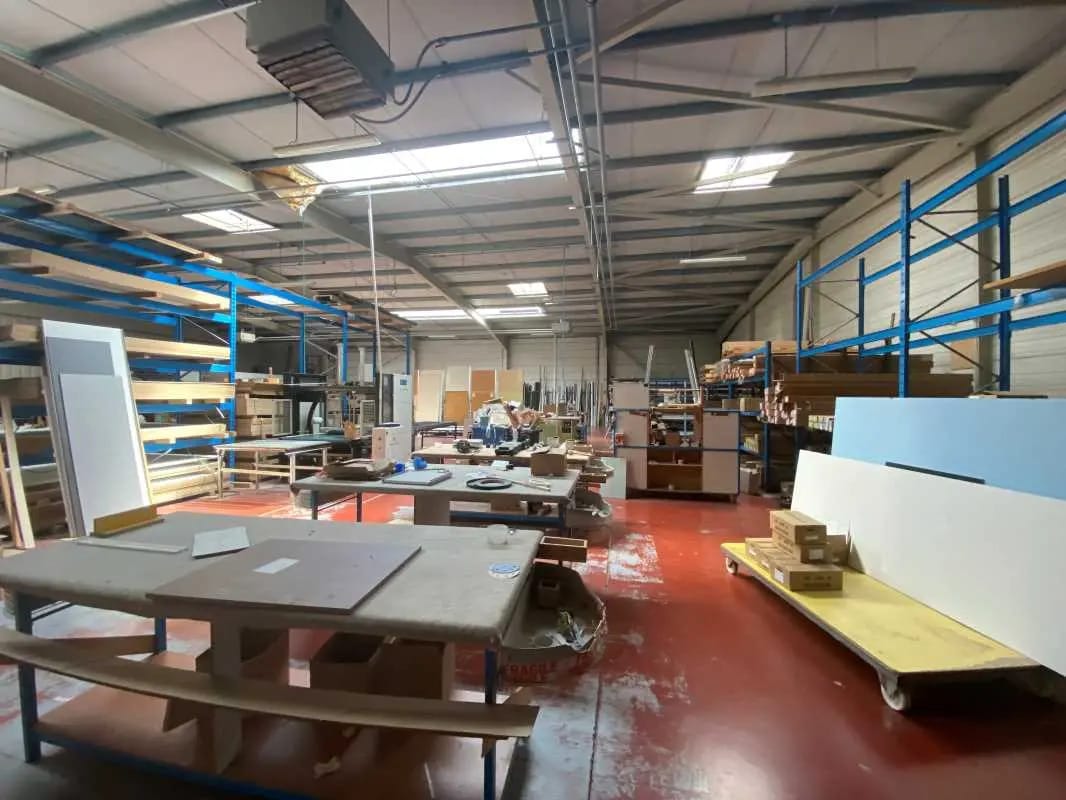 Office in Eysines for lease Building Photo- Image 1 of 10