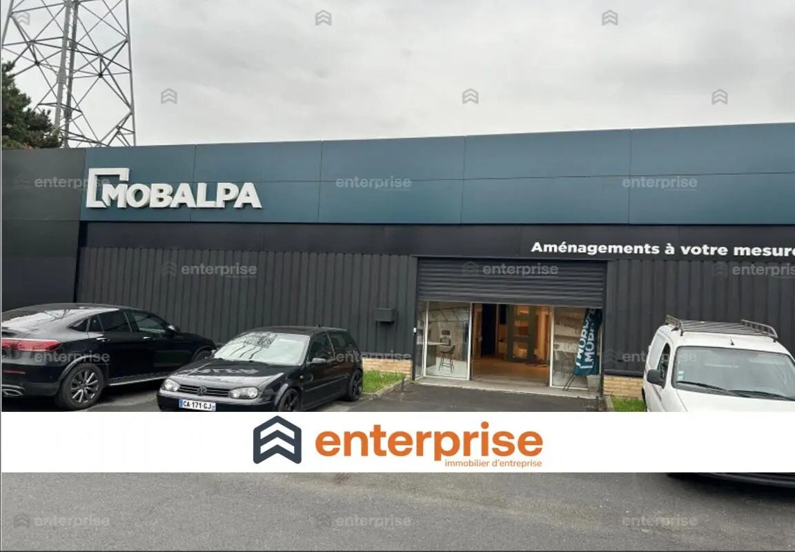 Retail in Villeneuve-d'Ascq for lease Building Photo- Image 1 of 2