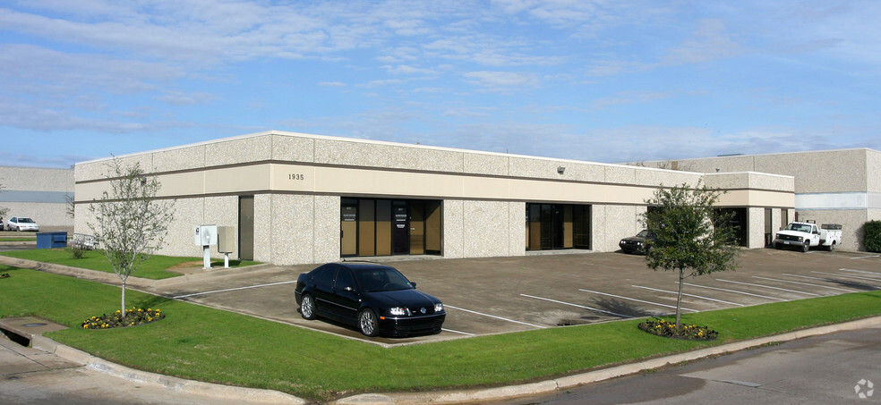 1935 State St, Garland, TX for lease - Primary Photo - Image 1 of 1