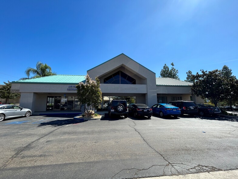 27309-27313 Jefferson Ave, Temecula, CA for lease - Building Photo - Image 2 of 3