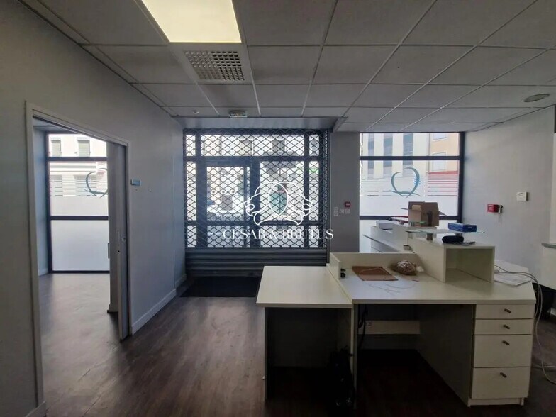 Retail in Lyon for lease - Interior Photo - Image 2 of 8