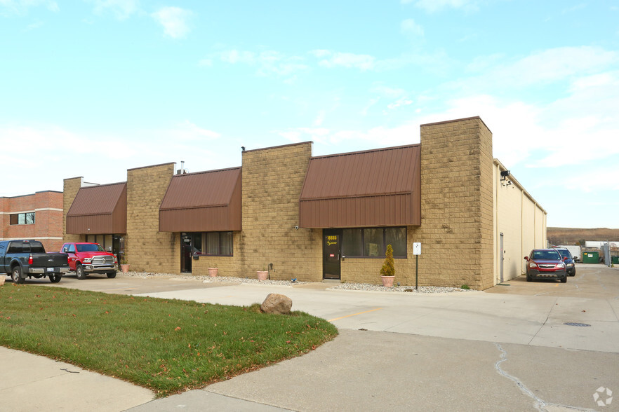 16657-16665 Racho Rd, Taylor, MI for lease - Primary Photo - Image 1 of 7