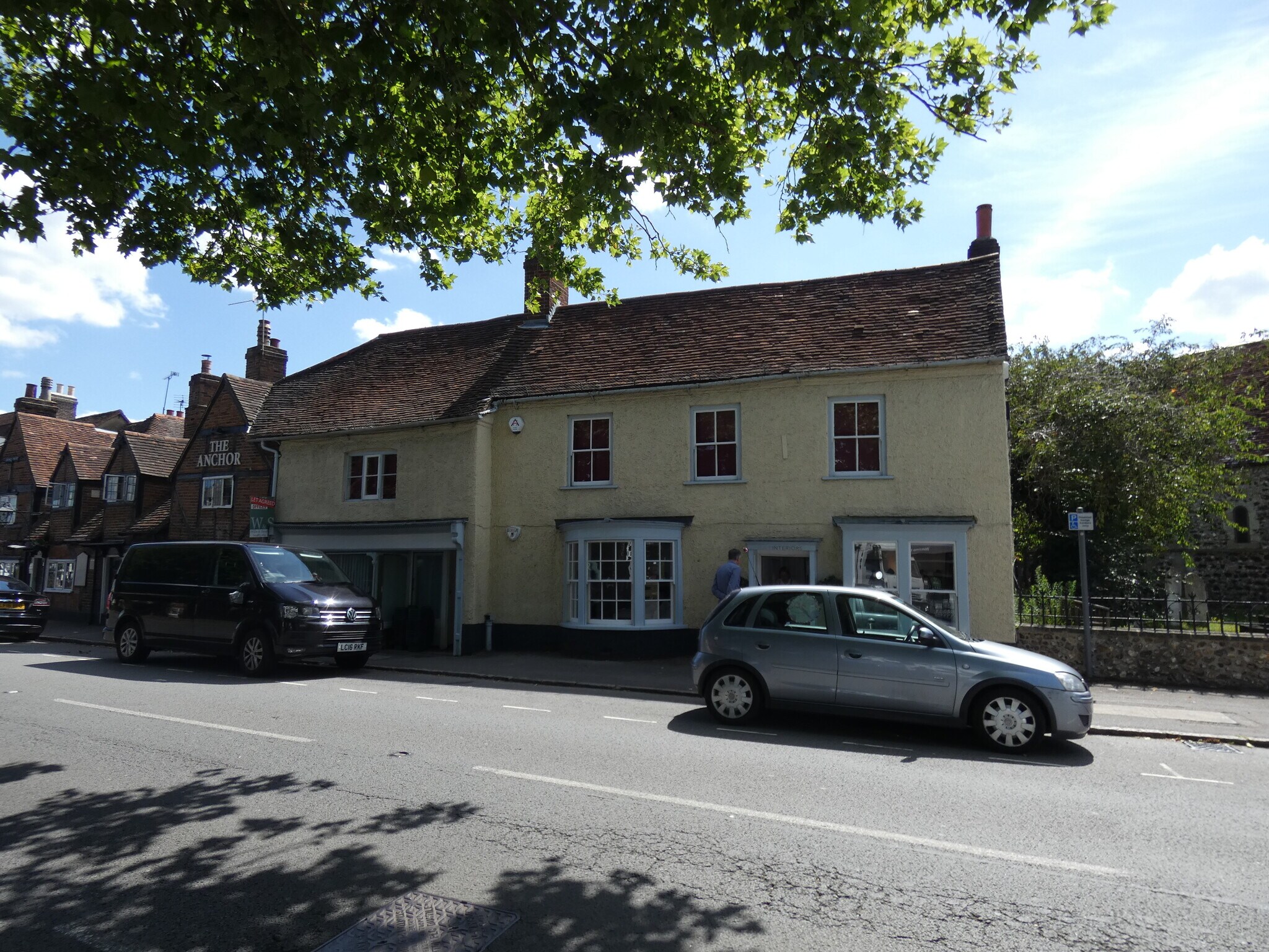 High St, Ripley for lease Primary Photo- Image 1 of 9