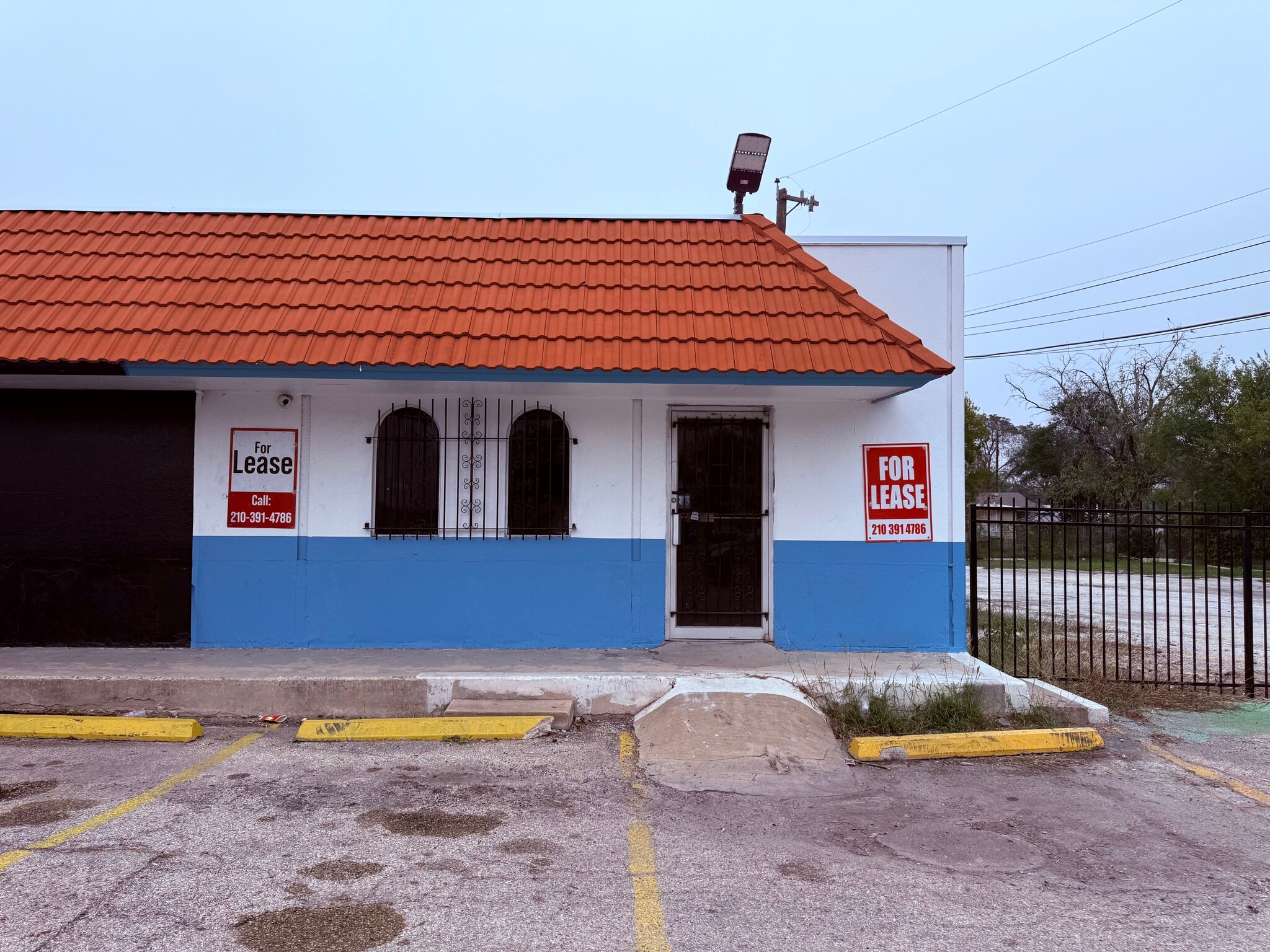 1246 S General McMullen Dr, San Antonio, TX for lease Building Photo- Image 1 of 13