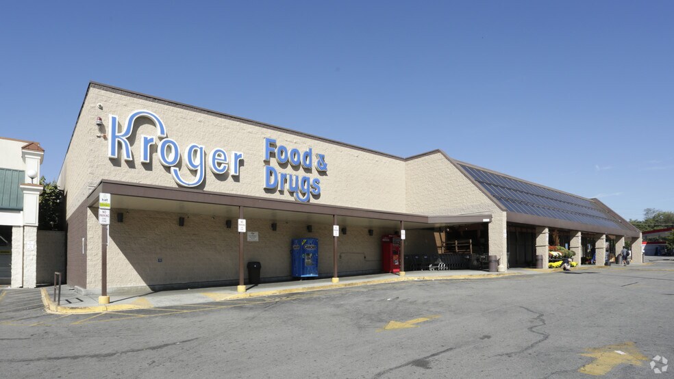 2003-2043 N Broadway St, Knoxville, TN for sale - Building Photo - Image 2 of 9