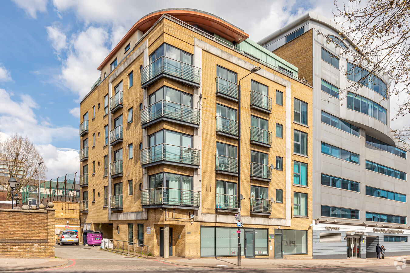 4345 East Smithfield, London, E1W 1AP