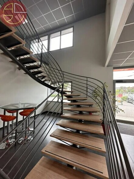 Industrial in Colomiers for lease - Interior Photo - Image 1 of 13