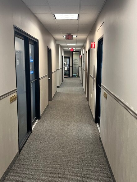 21 Old Main St, Fishkill, NY for lease - Interior Photo - Image 3 of 10