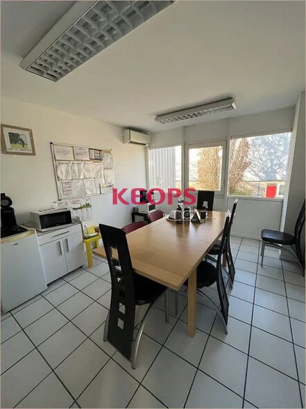 Avenue Des Palanques, Portet-sur-Garonne for sale - Interior Photo - Image 3 of 11