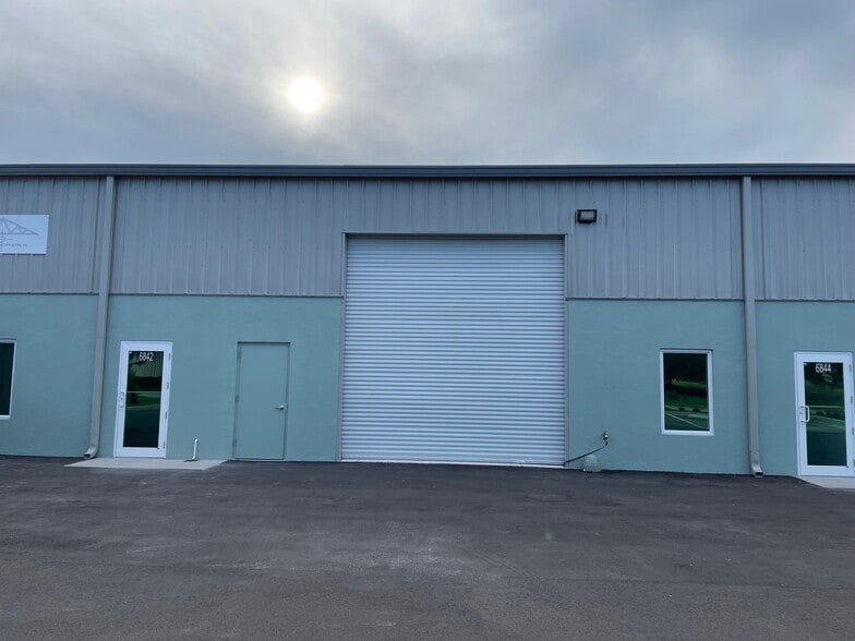 6840-6848 28th Street Cir E, Sarasota, FL for lease - Building Photo - Image 2 of 7