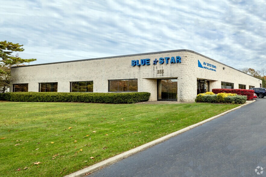 355 Marcus Blvd, Hauppauge, NY for sale - Primary Photo - Image 1 of 1