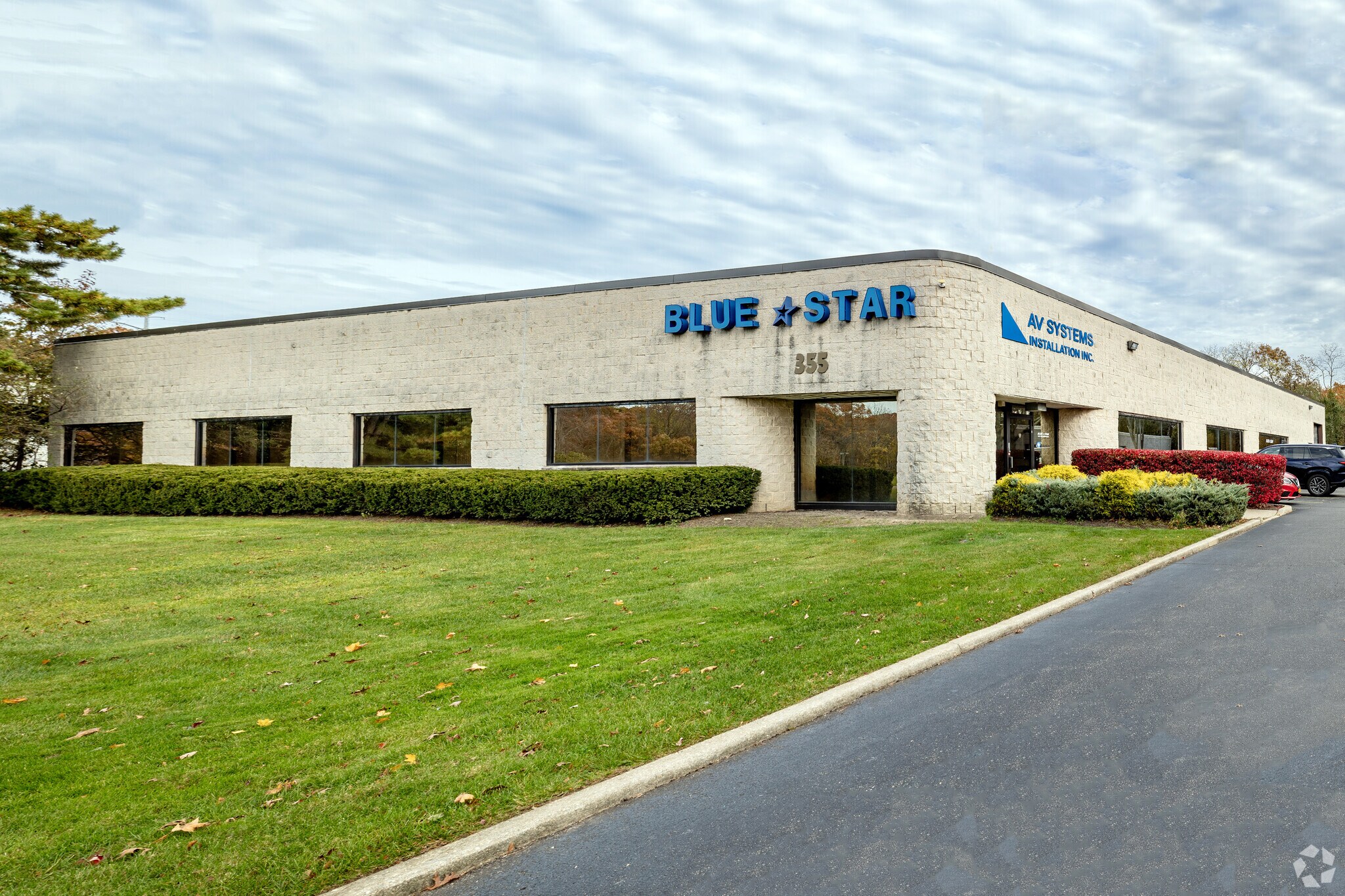 355 Marcus Blvd, Hauppauge, NY for sale Primary Photo- Image 1 of 1