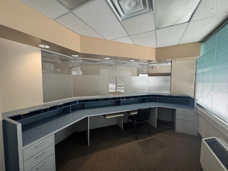 240 Waterloo St, London, ON for lease - Interior Photo - Image 3 of 42