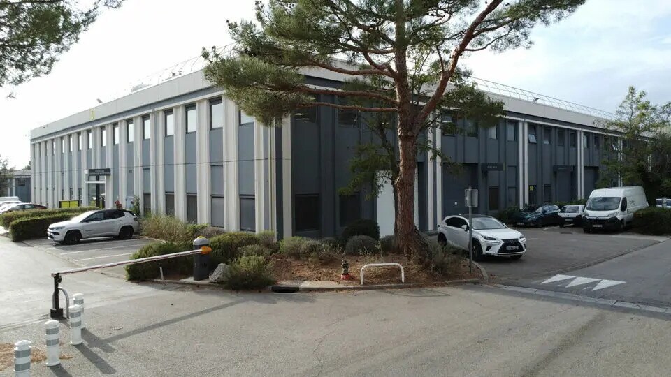 Flex in Vitrolles for lease - Building Photo - Image 1 of 8